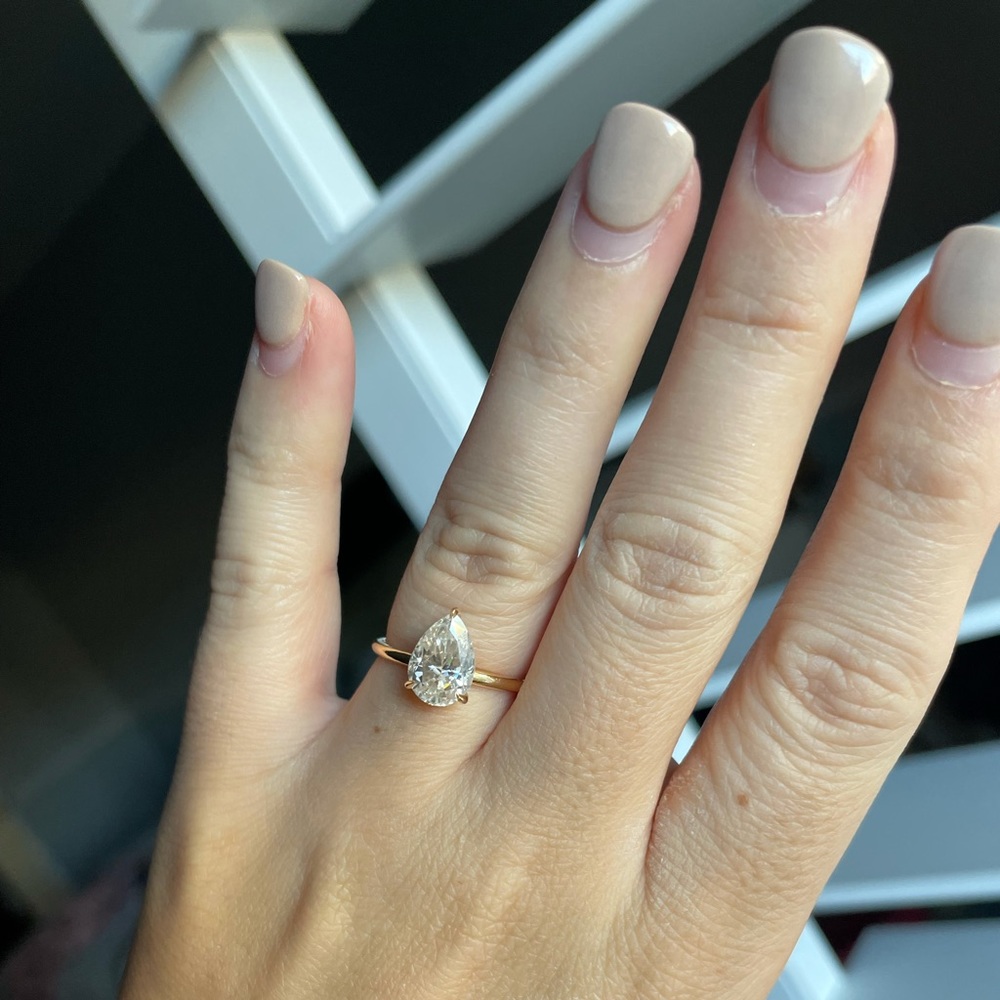 True Gem Avery Solitaire Moissanite Eng. Ring